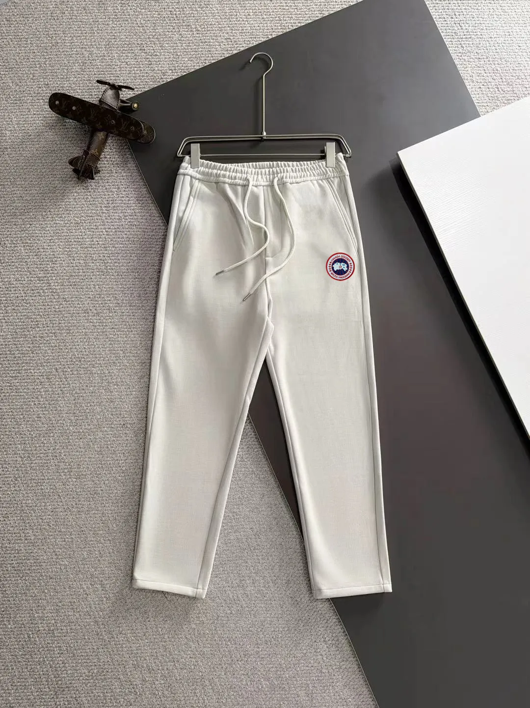 Next day shipping P360 Big Goose 2025 new autumn elastic band casual pants, thick counter-customized fabrics, high breathability and comfort, impeccable details, brand element design concept, reflecting high quality. It feels delicate and soft! It presents a casual cut and the upper body shape is great! Size: M-3XL